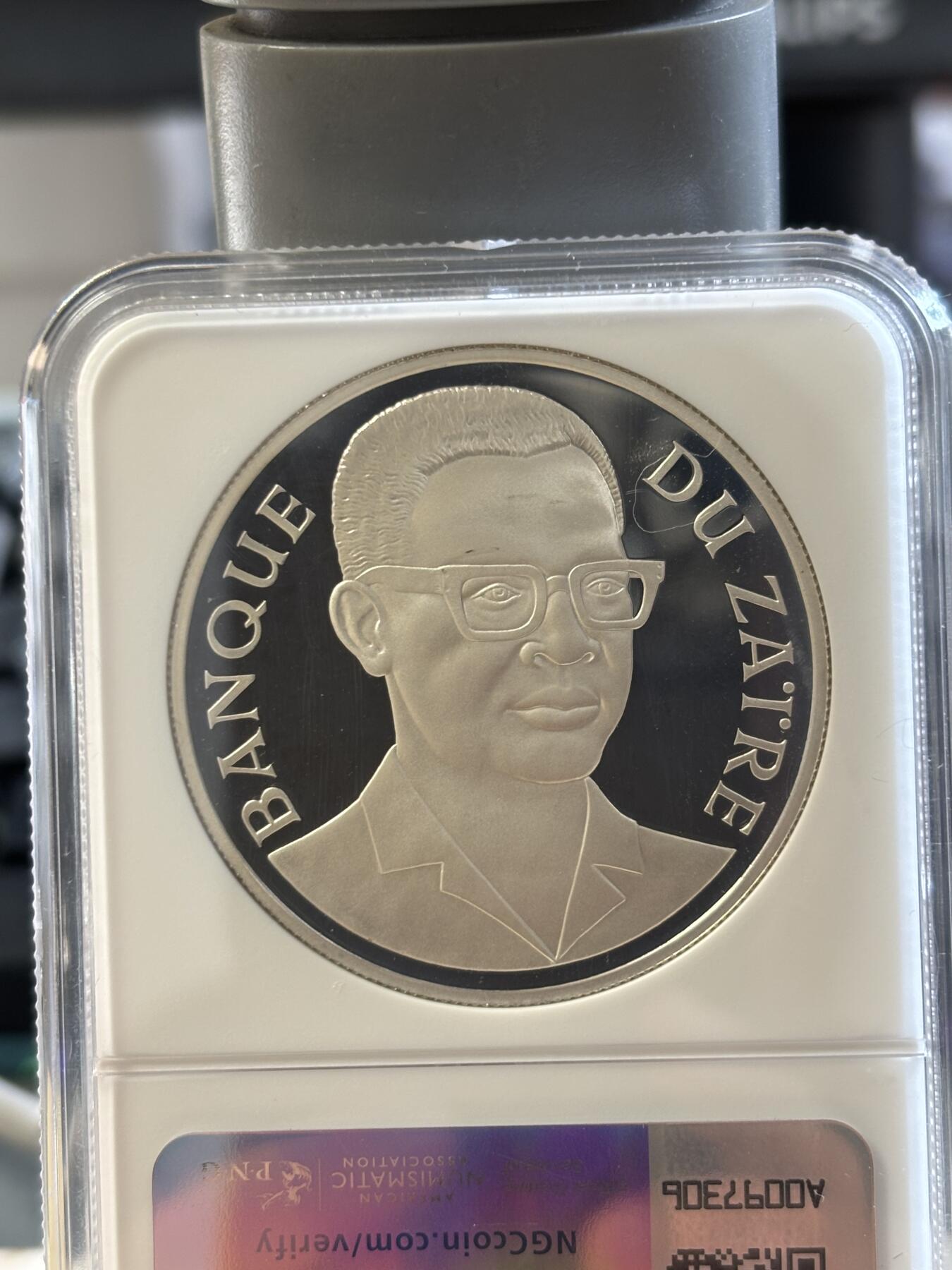 第186期拍卖 扎伊尔1975年WWF野生动物系列霍加狓精制纪念银币NGC-PF67,925银，35克