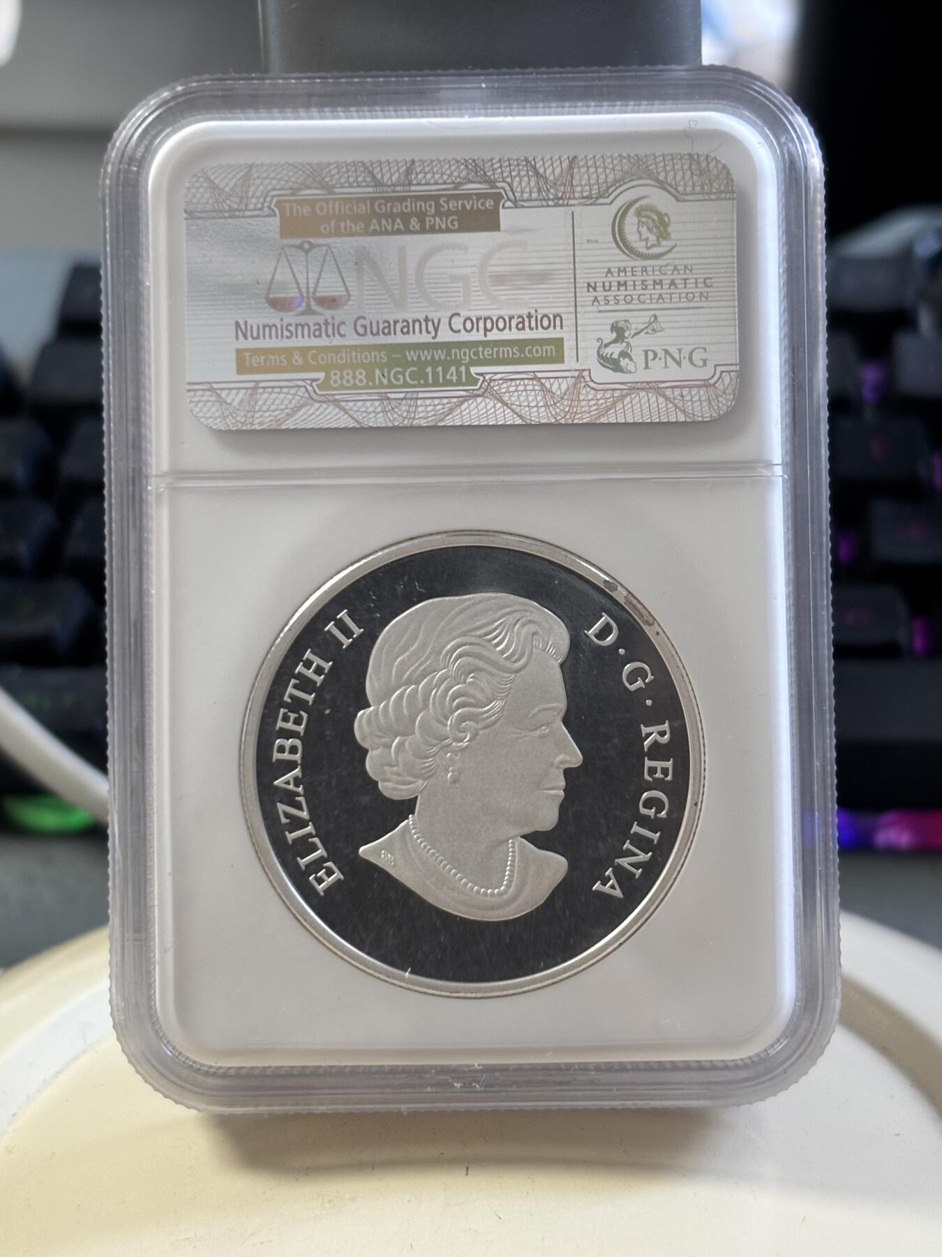 第186期拍卖 加拿大2016年镶嵌意大利威尼斯穆拉诺岛手工制作玻璃小蜗牛NGC评级彩色早期标签69分彩色精制银币9999银1盎司31.39克直径38毫米