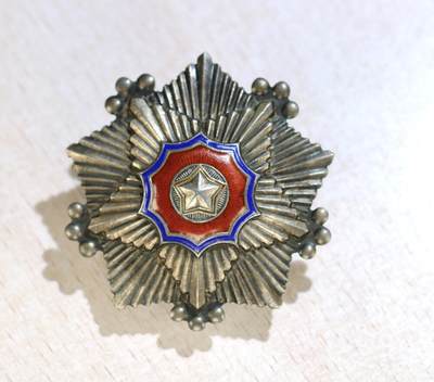 大猫徽章拍卖第285期 - 朝鲜🇰🇵一级国旗勋章 早期小轮