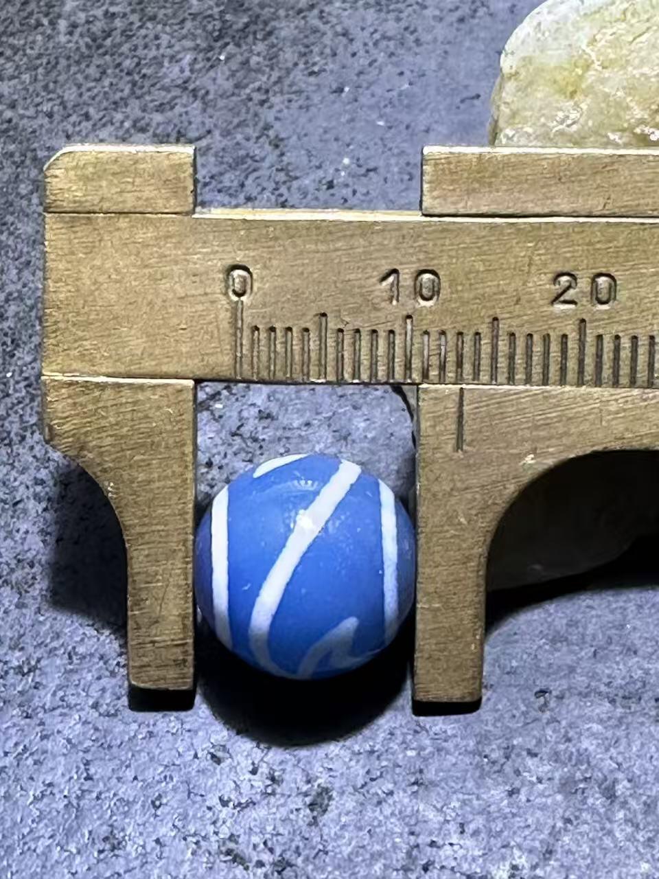 仅此一颗，精美藏传蓝玉髓水莲花天珠一颗，。