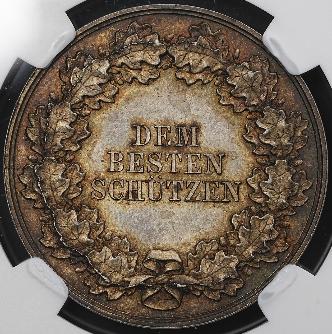 修遠堂世界钱币第九十九期 NGC MS61 19世纪普鲁士威廉一世时期射击节银章 背面橡树叶花环环绕的德语 “DEM BESTEN SCHÜTZEN”，意为 “授予最佳射手” 34.50mm，29.45g