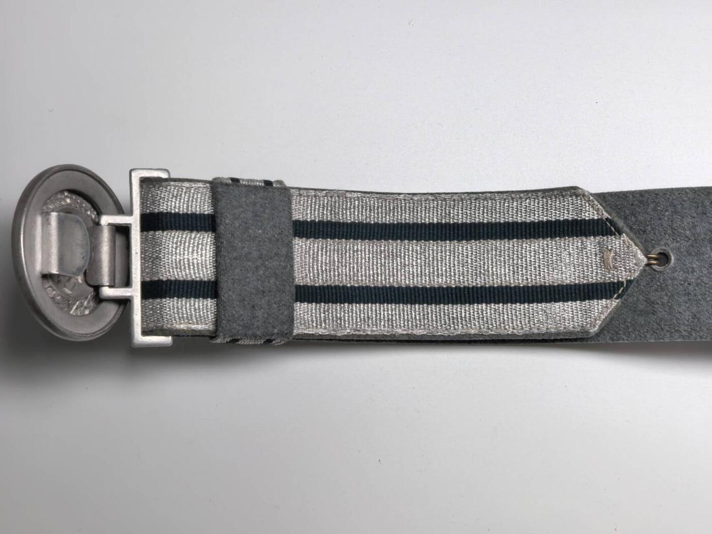 小驴勋章奖章收藏12月27日周六晚六点拍卖（珍爱和平，收藏战争，铭记历史，勿忘国耻，忠党爱国。有偿代拍，送拍规则在简介最后，参拍须阅读规则后再参拍，关系到运费包装发货时效真假辨别等关键信息，拍卖时不再发原图，看大图店主微信码在拍卖店铺介绍里） 得三礼服腰带，羊毛毡金属刺绣，1米可调节，极好品