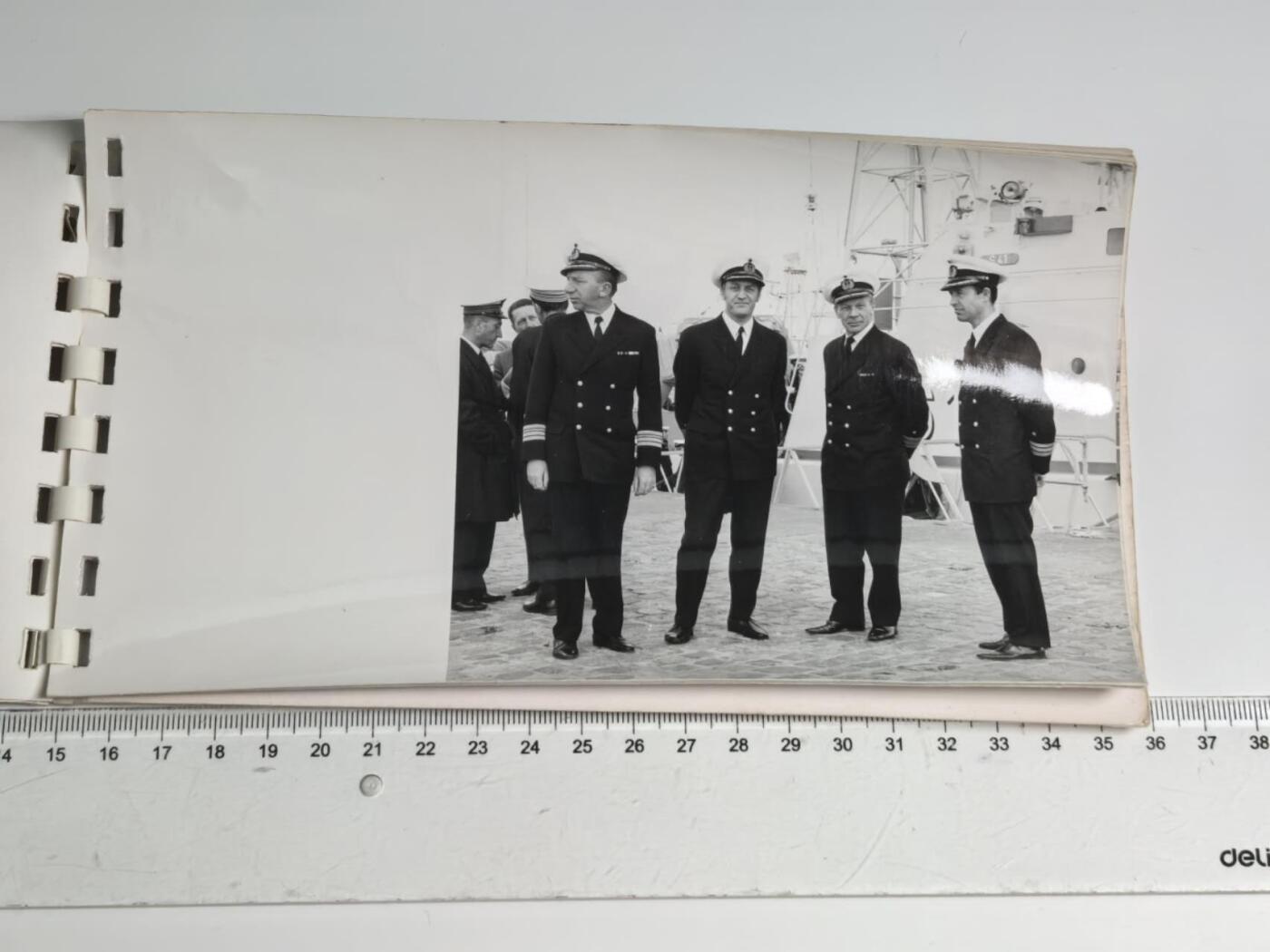 小驴勋章奖章收藏12月27日周六晚六点拍卖（珍爱和平，收藏战争，铭记历史，勿忘国耻，忠党爱国。有偿代拍，送拍规则在简介最后，参拍须阅读规则后再参拍，关系到运费包装发货时效真假辨别等关键信息，拍卖时不再发原图，看大图店主微信码在拍卖店铺介绍里） P6141快艇下水纪念相册