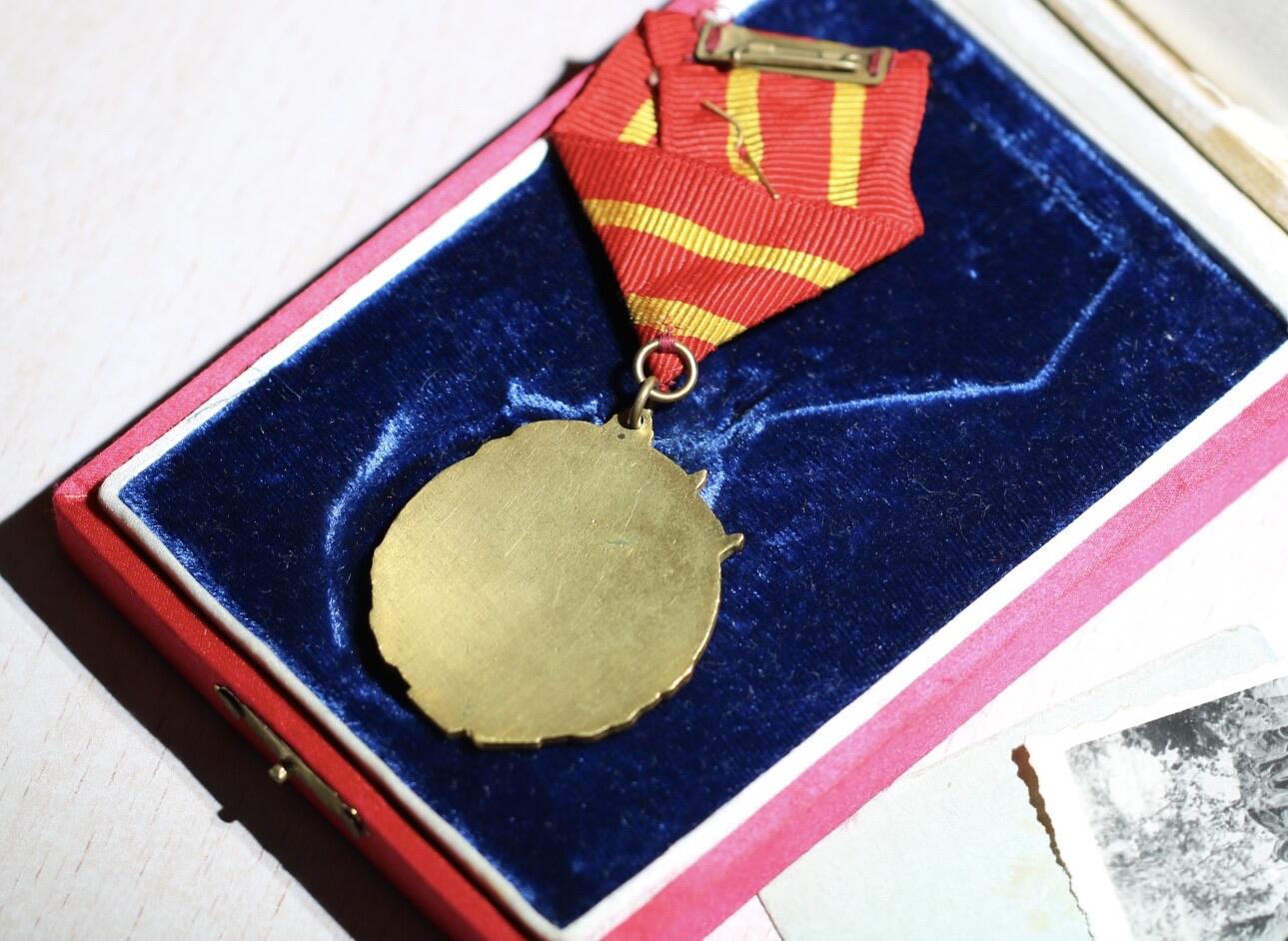 大猫徽章拍卖第285期 50年代中苏友谊纪念章