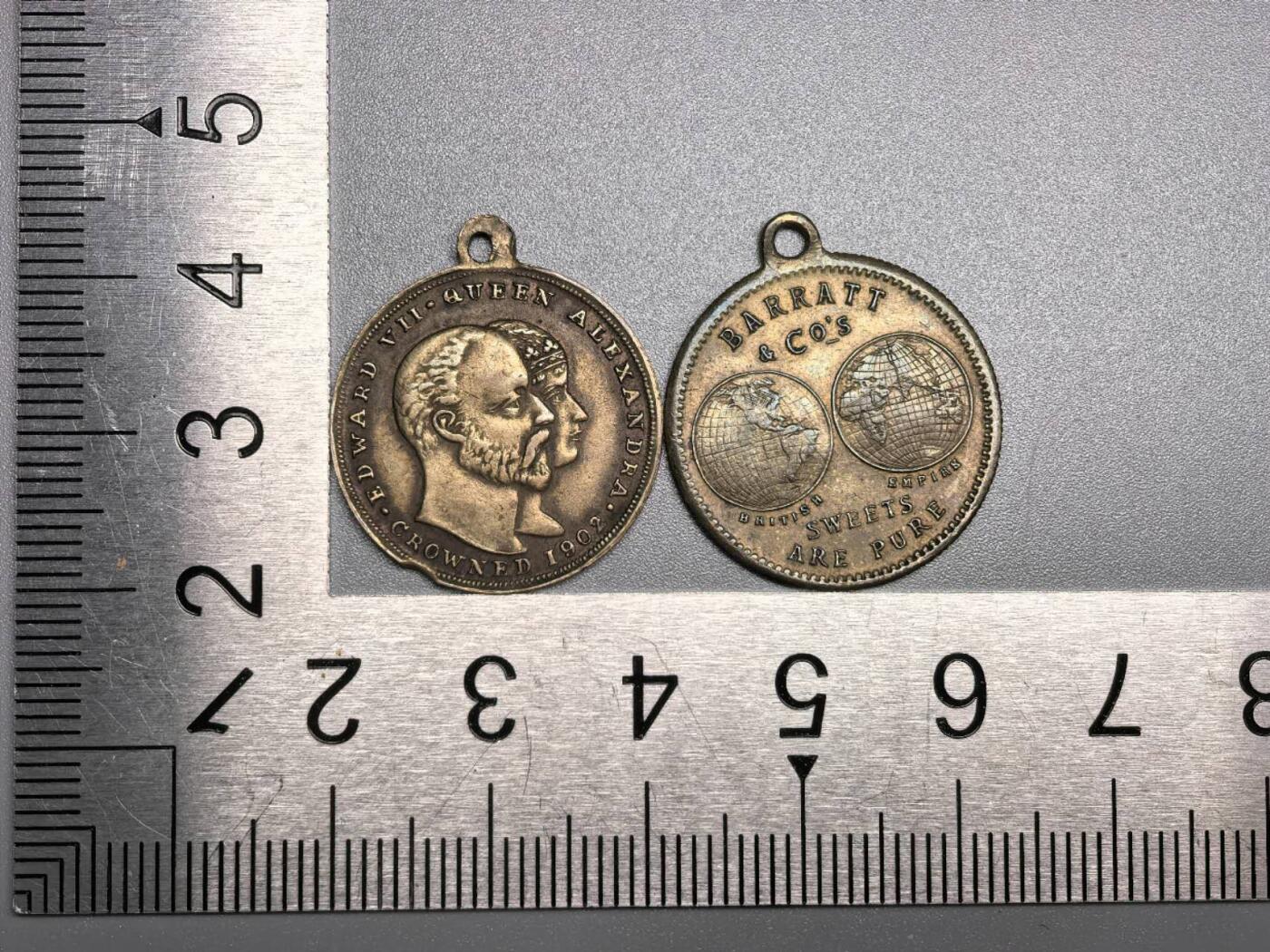 小驴勋章奖章收藏12月27日周六晚六点拍卖（珍爱和平，收藏战争，铭记历史，勿忘国耻，忠党爱国。有偿代拍，送拍规则在简介最后，参拍须阅读规则后再参拍，关系到运费包装发货时效真假辨别等关键信息，拍卖时不再发原图，看大图店主微信码在拍卖店铺介绍里） 1902年英国爱德华七世和亚历山德拉王后加冕纪念章