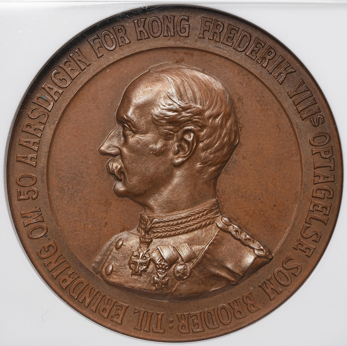 修遠堂世界钱币第九十九期 NGC MS64BN 1911年丹麦国王弗雷德里克八世在军队服役50周年纪念高浮雕大铜章