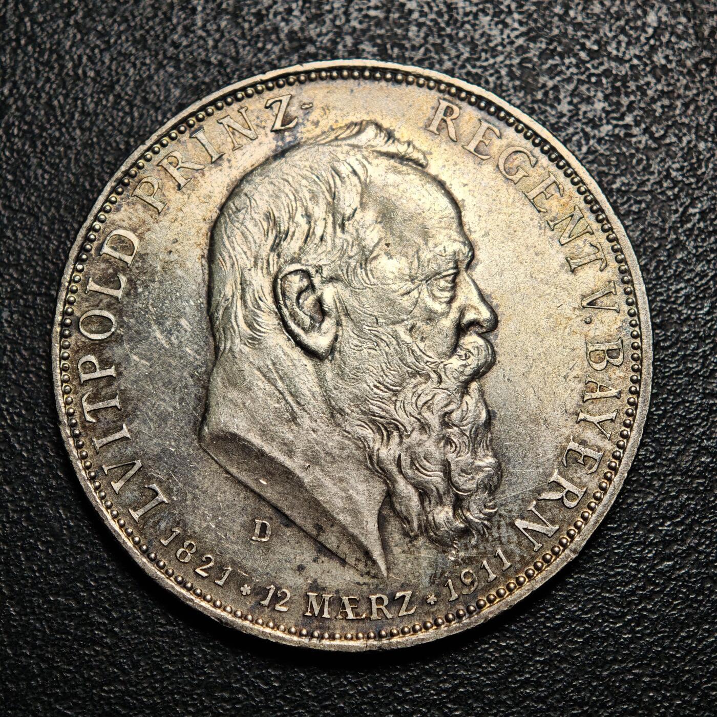 【德藏】世界币章拍卖第159期(元旦专场拍卖) 1911年 德国巴伐利亚慕尼黑利奥波德90大寿5马克/3马克/2马克 一套 原盒 直径约：38mm 33mm 28mm；重约：27.8g 16.6g 11.1g 状态极佳