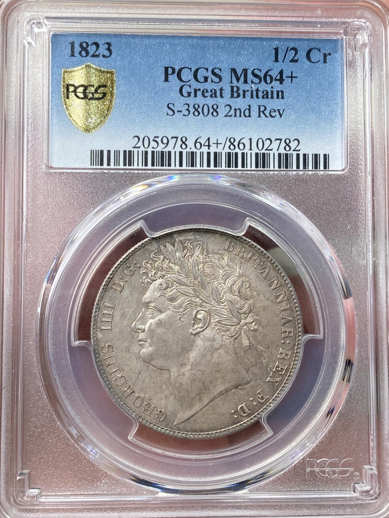 万国钱币拍卖第058期（万国新年大拍） PCGS MS64+ 1823年英国乔治四世嘉德纹章版半克朗银币 嘉德纹章版 乔四流通半克朗中难度最大的一款 PC亚军分 更高分仅一枚 优雅青灰包浆车轮转光 一步到位的典藏级品质