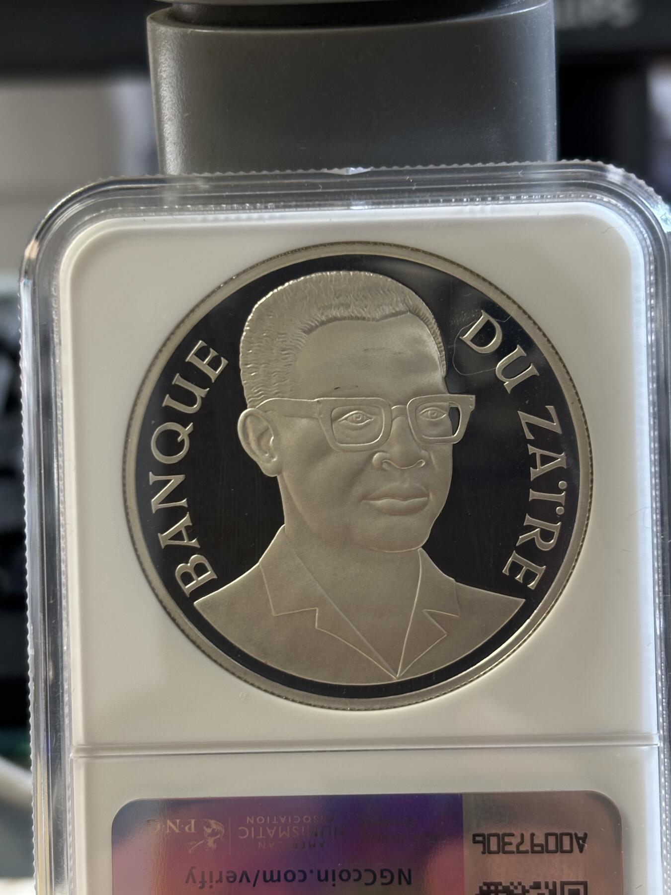 第186期拍卖 扎伊尔1975年WWF野生动物系列霍加狓精制纪念银币NGC-PF67,925银，35克