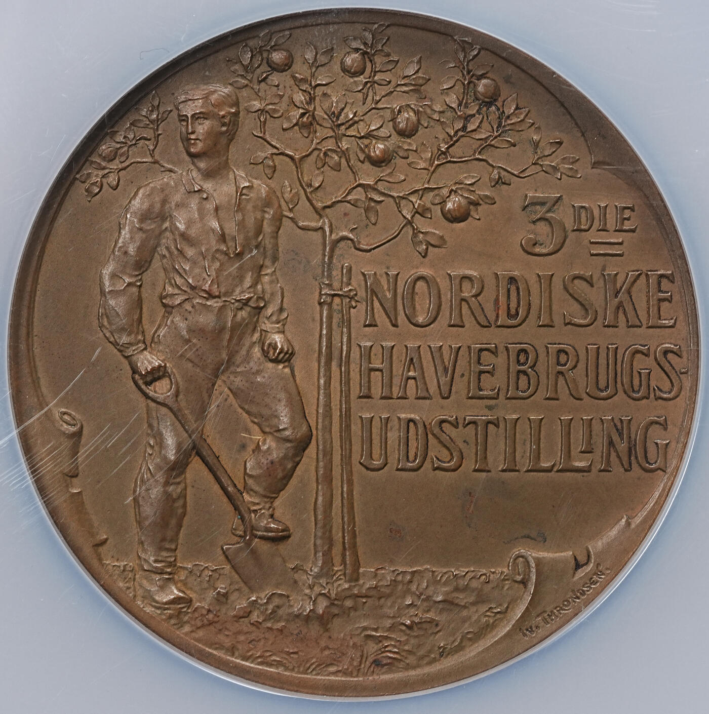 修遠堂世界钱币第九十九期 NGC评级 1907年第三届北欧园艺博览会纪念章一套，银，铜各一枚  其中银章35.00mm，重19.47g，铜章56.00mm，重66.30g