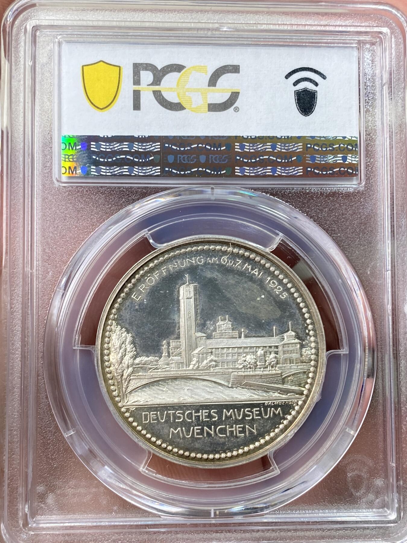 万国钱币拍卖第058期（万国新年大拍） PCGS SP64 1925年德国慕尼黑德意志博物馆开幕纪念银章 唯一冠军分 精制强镜面 正面:奥斯卡·冯·米勒半身像，博物馆创始人。背面:德意志博物馆建筑景观。德意志博物馆是世界上最大的科技博物馆，位于德国慕尼黑，有50个科学技术领域的大约28,000件展品，每年有大约130万访问者。该博物馆开放于1903年6月28日，米勒召集了德国工程师学会会议。爱因斯坦是米勒的好友。