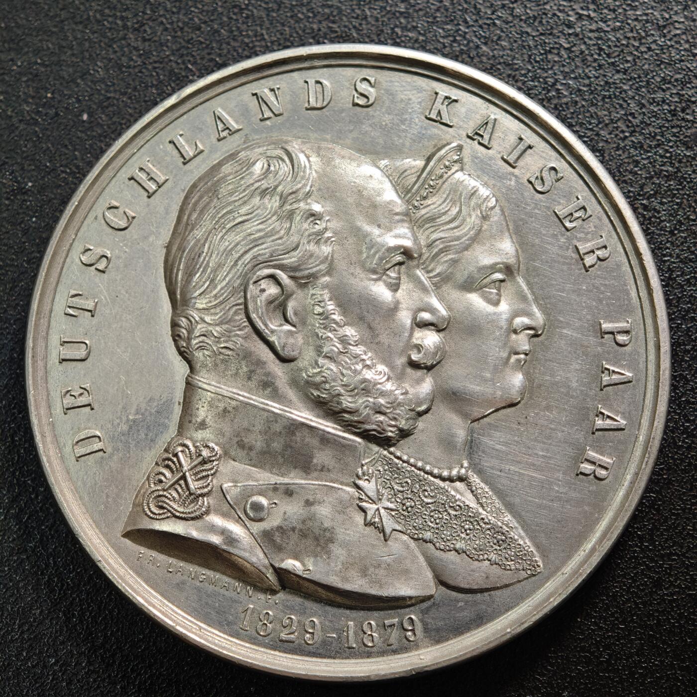 【德藏】世界币章拍卖第159期(元旦专场拍卖) 1879年 德国威廉一世与奥古斯塔皇后金婚纪念大银章 雕刻师弗朗茨·朗曼作品 直径约：60.5mm；重约：100.8g 人物刻画传神