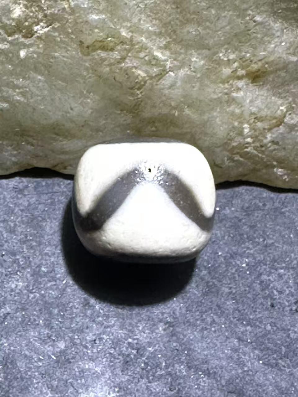 仅此一颗，藏传虎牙随形天珠一颗，！