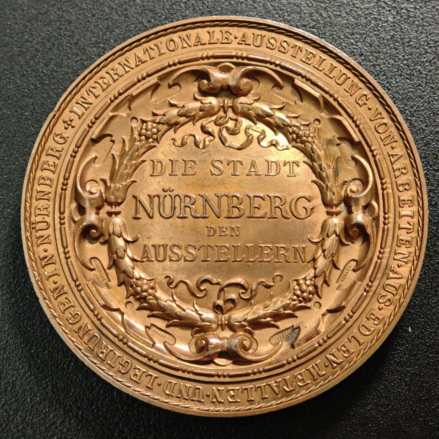 【德藏】世界币章拍卖第159期(元旦专场拍卖) 1885年 德国纽伦堡国际博览会城市景观高浮雕大铜章 直径约：65.2mm；重约：163.8g 立体感十足 浮雕感极强 大尺寸压手感十足