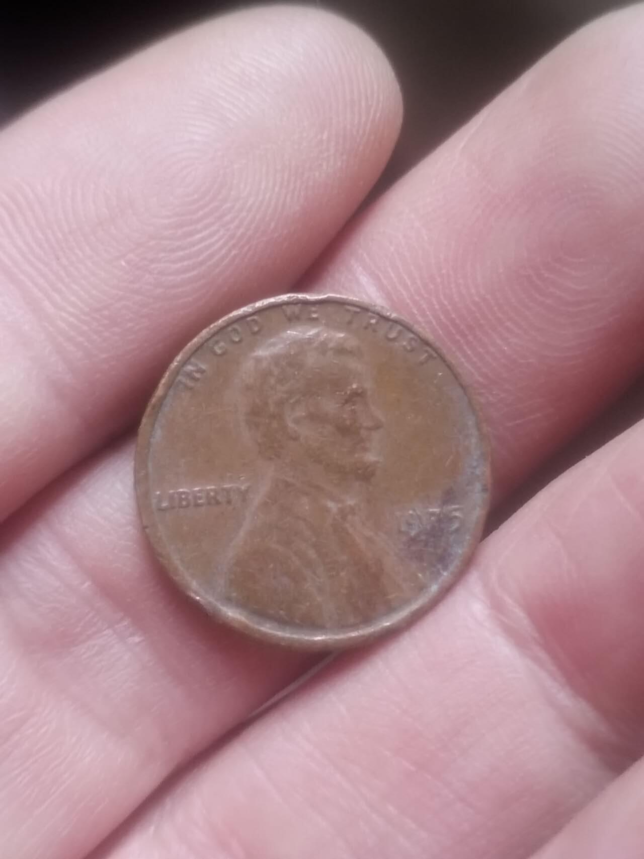 小小小钱币 1975年外币一枚。