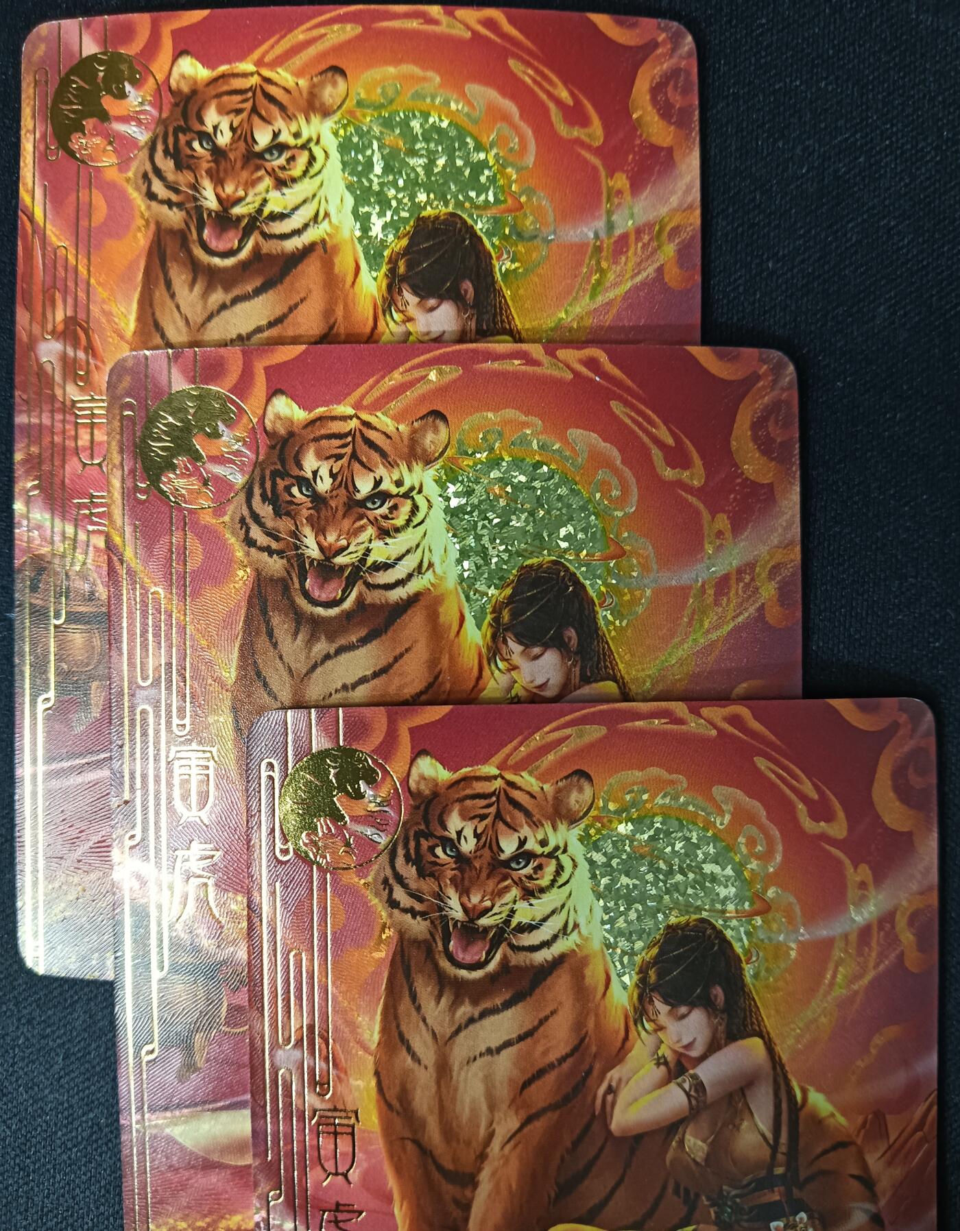 花开卡拍第53期（12月28号周日截拍，品控勿拍!!!拍品不寄存，运费5元，自制卡难免瑕疵，可能存在轻微撞角爆边等出厂瑕疵，品控介意勿拍！） 卡颜月色 生肖虎 第三张特藏 钻闪3张，卡有点弯