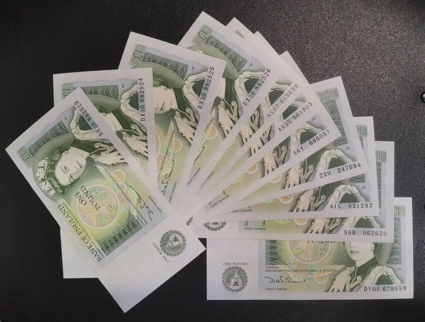 《艾美收藏》第226期-12.28周日外币精品场-蛇年收官 (11张)英国D序列1981-84年1镑UNC 零星几张有轻微荧光 Somerset签名 Pick#377b