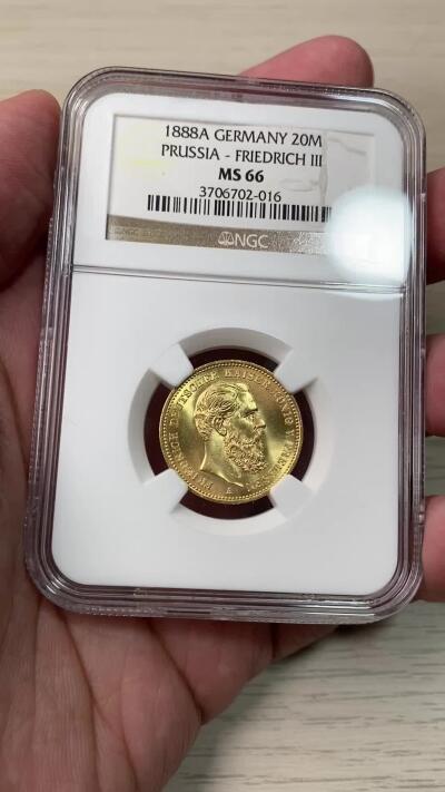 万国钱币拍卖第058期（万国新年大拍） NGC MS66 1888年德国普鲁士三皇之年腓特烈三世短翅流通20马克金币 最大面值三皇短翅金币  丝绸地板邮票光泽 堪称完美的超级品相 万里挑一也不为过的GEM品质 NGC亚军分 更高分仅一枚 错过难寻的顶级三皇藏品 7.96g 900金