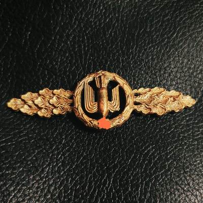 时顺第二十八拍 - 铭记历史，珍爱和平  德国特殊时期金级铜质轰炸机证章，无针钩，锈蚀，背打rss标，较少见