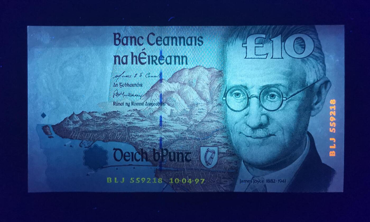 《艾美收藏》第226期-12.28周日外币精品场-蛇年收官 爱尔兰1997年10镑UNC无347 有轻微荧光 爱尔兰文学家乔伊斯Pick#76b