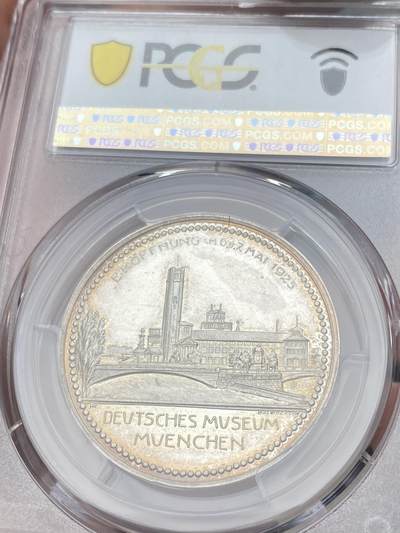 万国钱币拍卖第058期（万国新年大拍） PCGS SP64 1925年德国慕尼黑德意志博物馆开幕纪念银章 唯一冠军分 精制强镜面 正面:奥斯卡·冯·米勒半身像，博物馆创始人。背面:德意志博物馆建筑景观。德意志博物馆是世界上最大的科技博物馆，位于德国慕尼黑，有50个科学技术领域的大约28,000件展品，每年有大约130万访问者。该博物馆开放于1903年6月28日，米勒召集了德国工程师学会会议。爱因斯坦是米勒的好友。