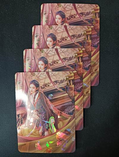 花开卡拍第53期（12月28号周日截拍，品控勿拍!!!拍品不寄存，运费5元，自制卡难免瑕疵，可能存在轻微撞角爆边等出厂瑕疵，品控介意勿拍！） - 青鸾殿 阿朱 三渐变+特藏 斜光闪4张