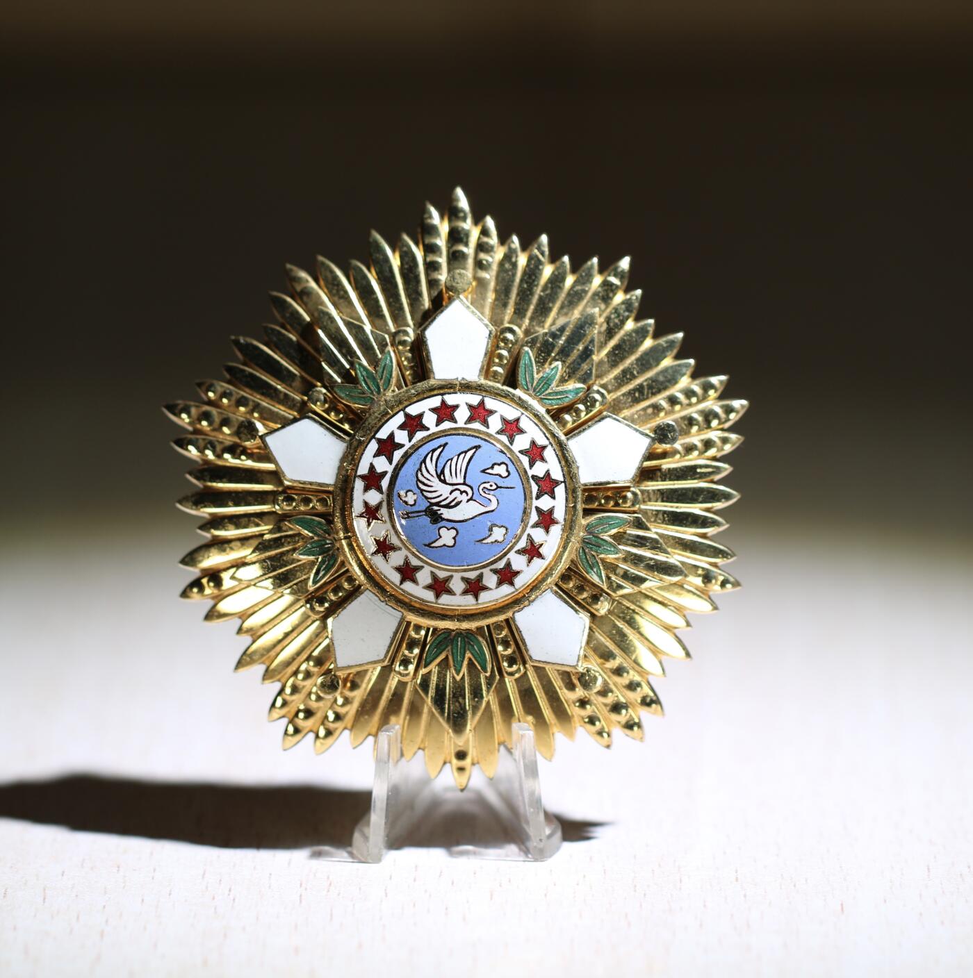 大猫徽章拍卖第285期 大韩民国一等勤务功劳勋章 正副章一套