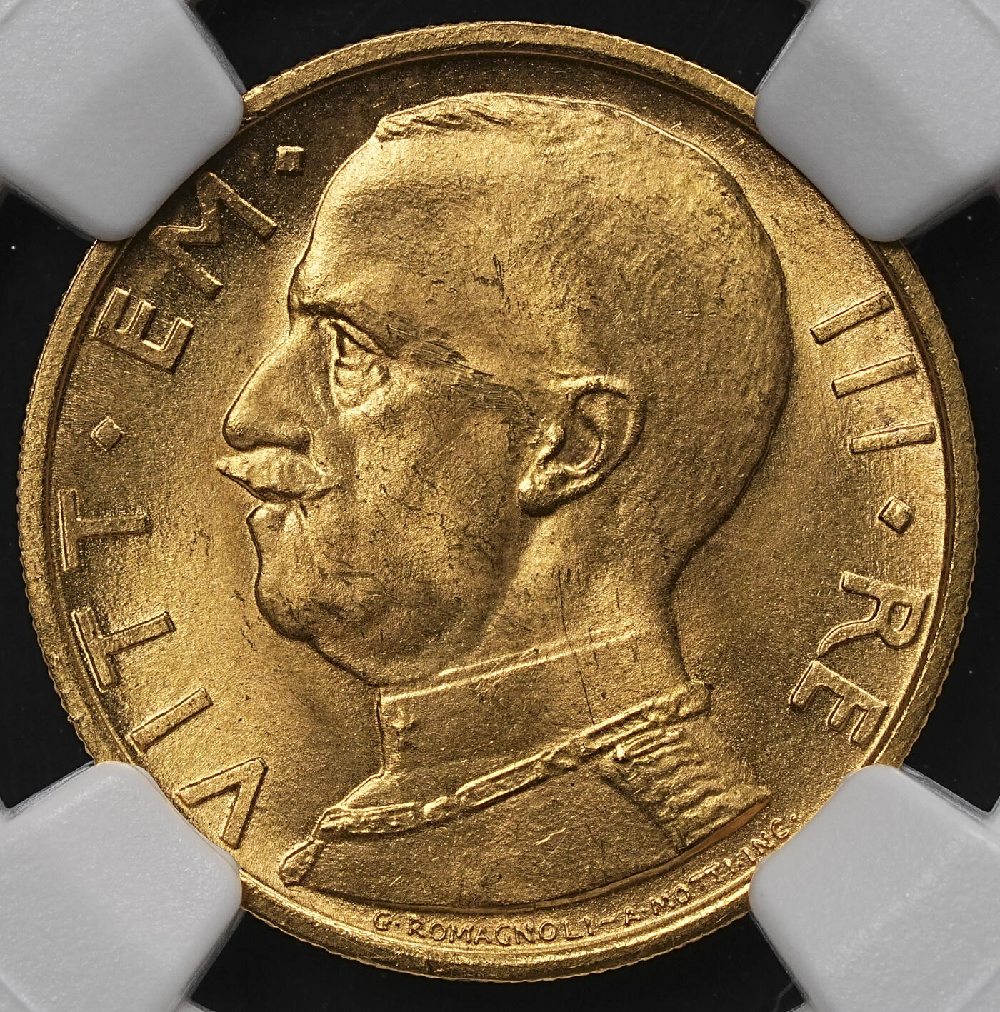 修遠堂世界钱币第九十九期 NGC UNCD 1931年意大利50里拉金币 人像脸上轻微刮伤 再送有可能出分，64分的底板，4.40g，含金90%，仅铸造19750枚