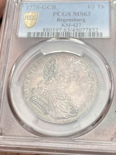 万国钱币拍卖第058期（万国新年大拍） PCGS MS63 1775德国雷根斯堡城市景观1/2泰勒 早期头像版 正面肖像为神罗皇帝约瑟夫二世 背面则是雷根斯堡老城景观 原味欧陆酱五彩 极其难得的品相状态 PC唯一冠军分