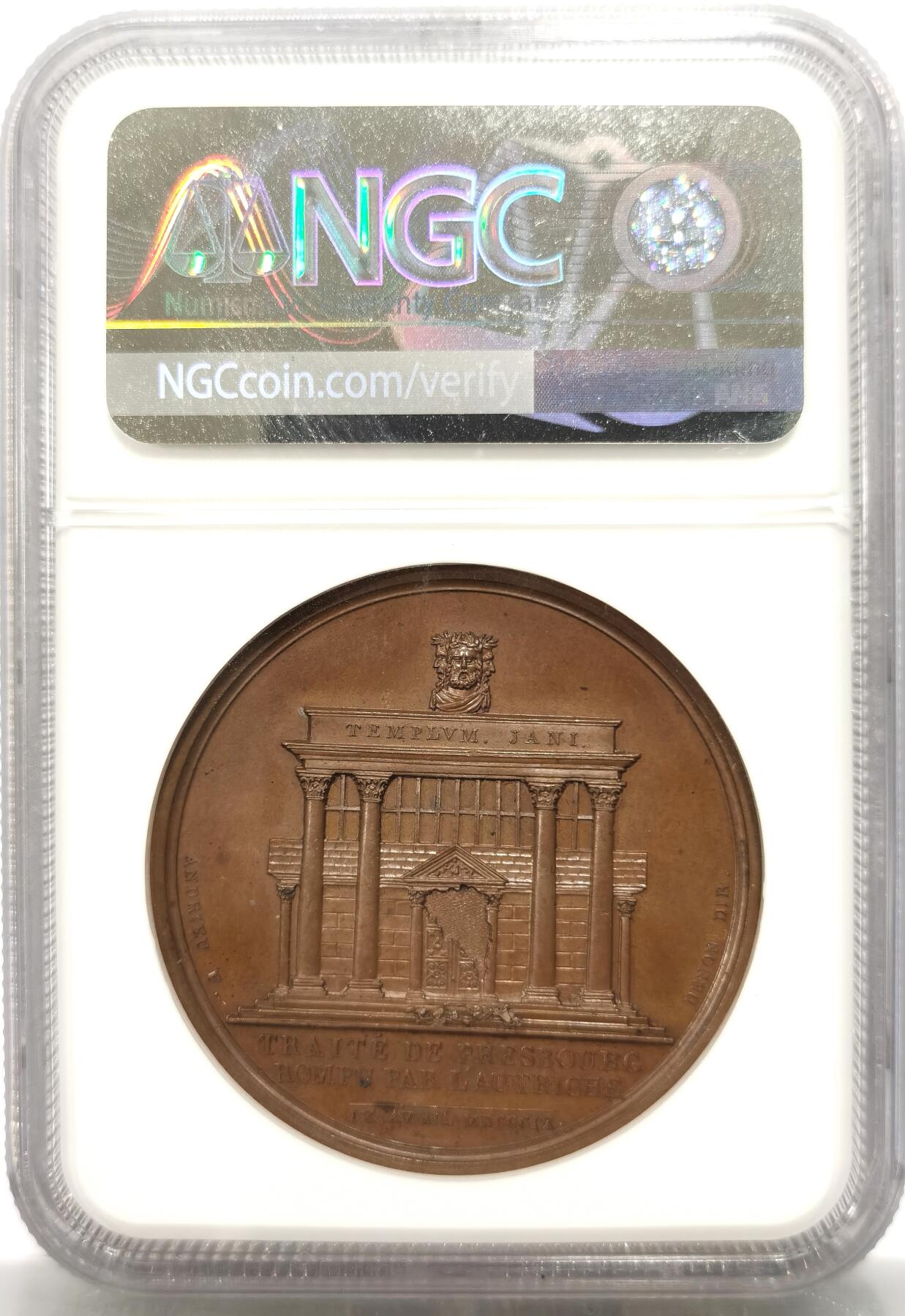 博洋堂“岁启嘉年”2026新年精品大拍专场暨第155期（全场包邮） NGC MS64BN 法国1809年拿破仑一世阿本斯贝格战役纪念大铜章 巴黎造币厂铸 光边原铸 雕刻精细宏伟场景 背面四柱式雅努斯神庙 顶部是雅努斯三面头像 神庙门被打破意味着战争 高浮雕丰富而有光泽红棕色的两百年自然氧化包浆 实物极美 罕见收藏级别