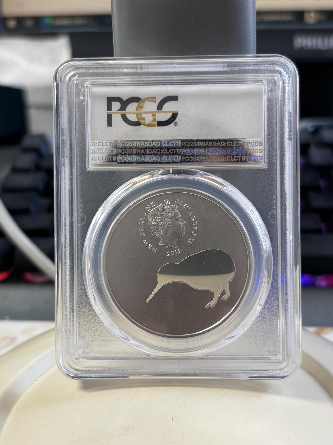 第186期拍卖 带证书1盎司新西兰2015年国鸟鷸鸵几维鸟PCGS69分激光切割镂空精制银币999银31.15克直径40毫米发行量2000枚