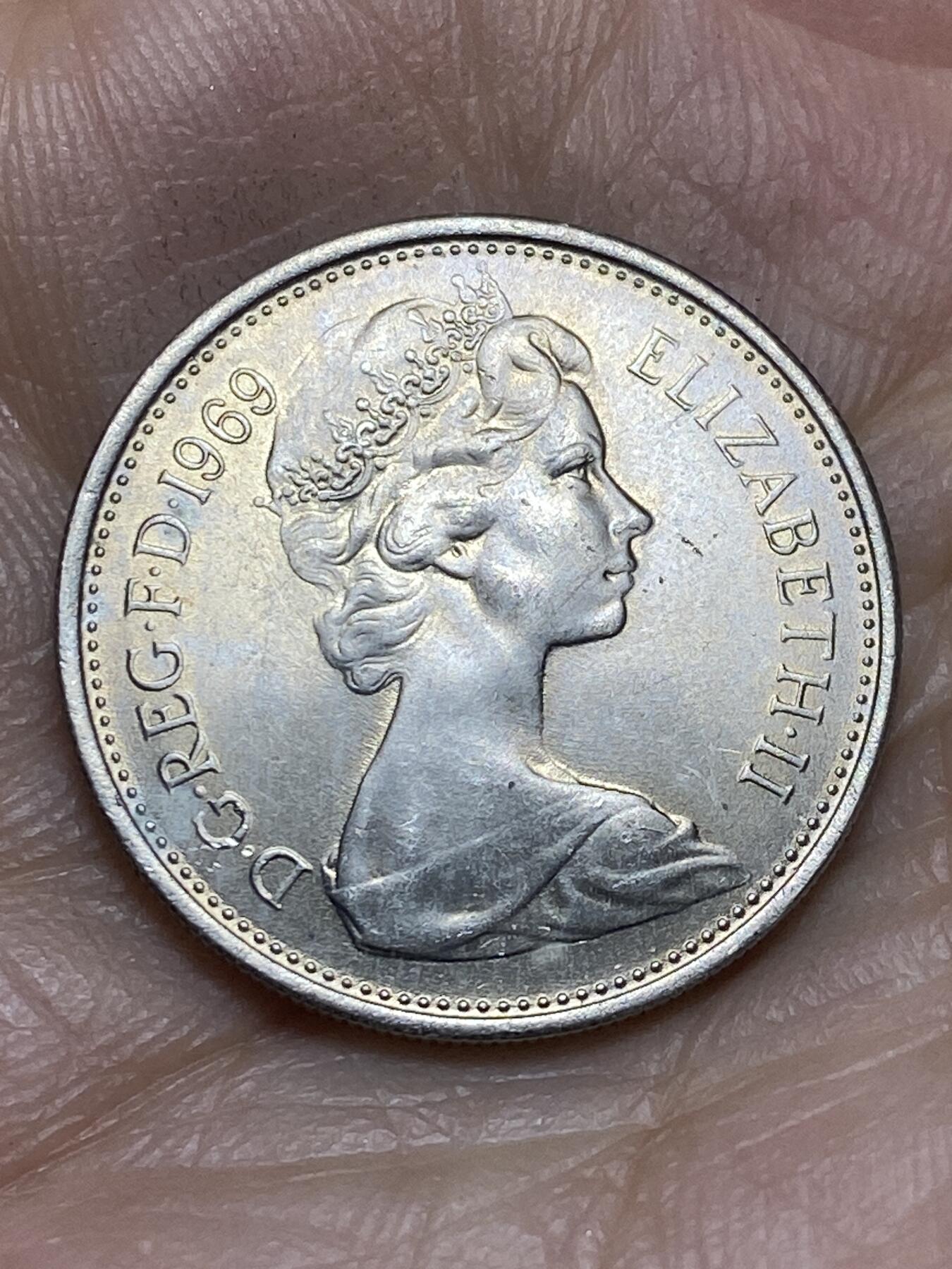 2025年第一百四十三场(总第一百六十九场）外国好品散币场(免佣金) 英国🇬🇧1969年5新便士(伊丽莎白二世中年花冠，十进制第一版)