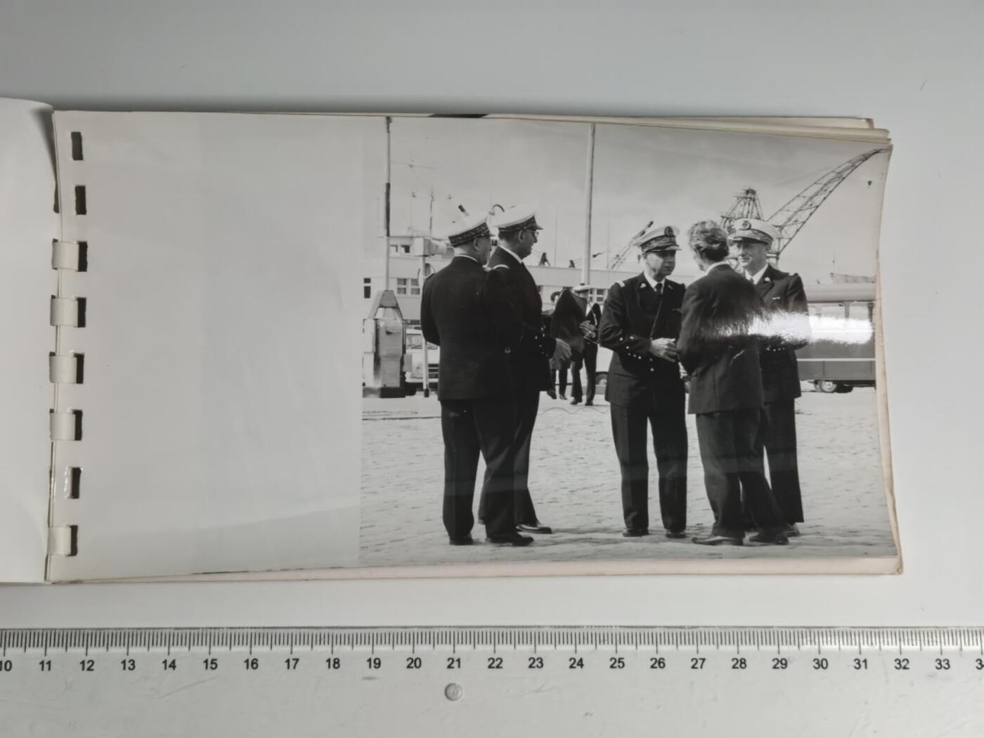 小驴勋章奖章收藏12月27日周六晚六点拍卖（珍爱和平，收藏战争，铭记历史，勿忘国耻，忠党爱国。有偿代拍，送拍规则在简介最后，参拍须阅读规则后再参拍，关系到运费包装发货时效真假辨别等关键信息，拍卖时不再发原图，看大图店主微信码在拍卖店铺介绍里） P6141快艇下水纪念相册