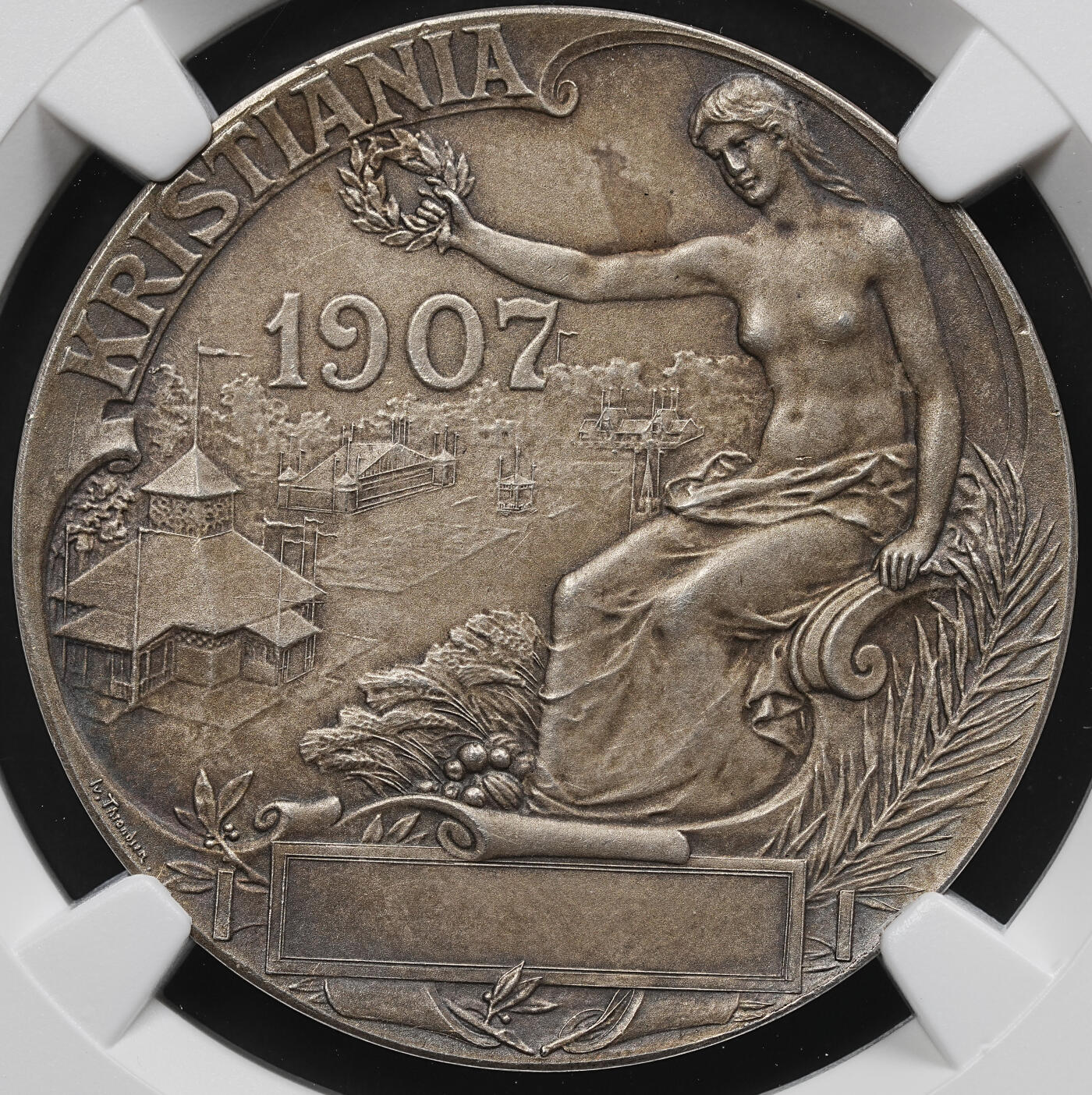 修遠堂世界钱币第九十九期 NGC评级 1907年第三届北欧园艺博览会纪念章一套，银，铜各一枚  其中银章35.00mm，重19.47g，铜章56.00mm，重66.30g