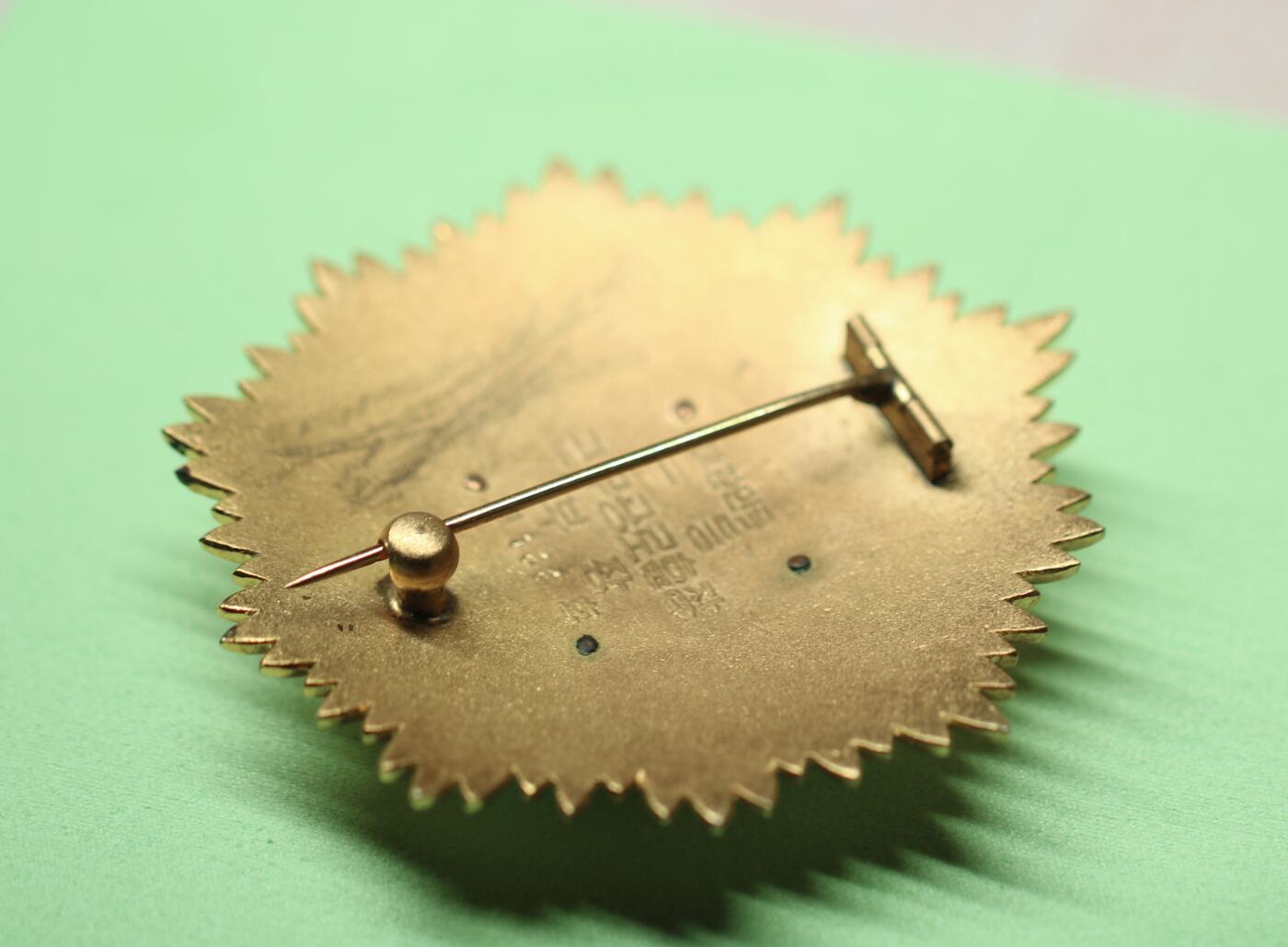 大猫徽章拍卖第285期 大韩民国一等勤务功劳勋章 正副章一套