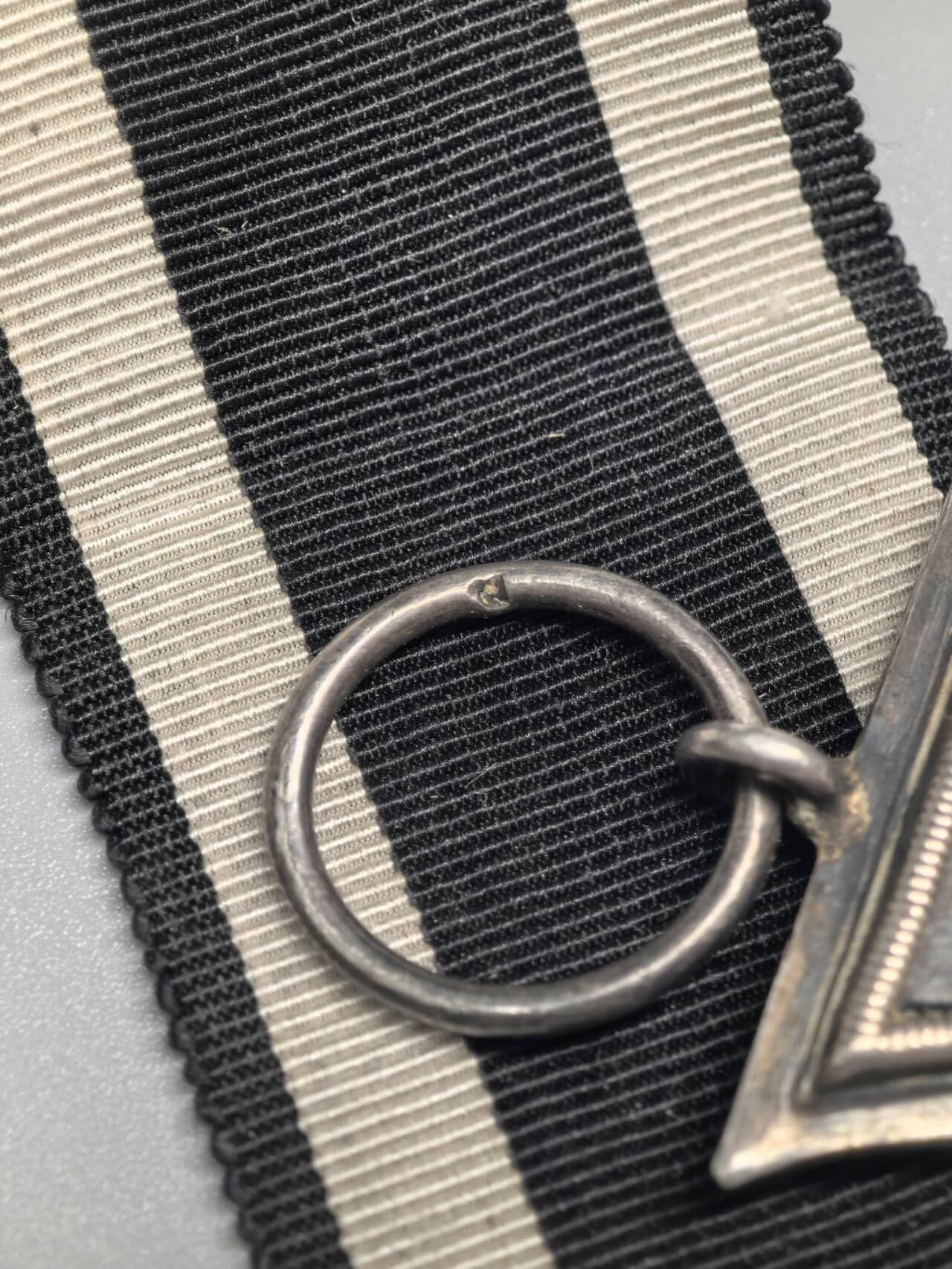 小驴勋章奖章收藏12月27日周六晚六点拍卖（珍爱和平，收藏战争，铭记历史，勿忘国耻，忠党爱国。有偿代拍，送拍规则在简介最后，参拍须阅读规则后再参拍，关系到运费包装发货时效真假辨别等关键信息，拍卖时不再发原图，看大图店主微信码在拍卖店铺介绍里） 一战二级铁十字勋章，铁质核心黑漆，好品