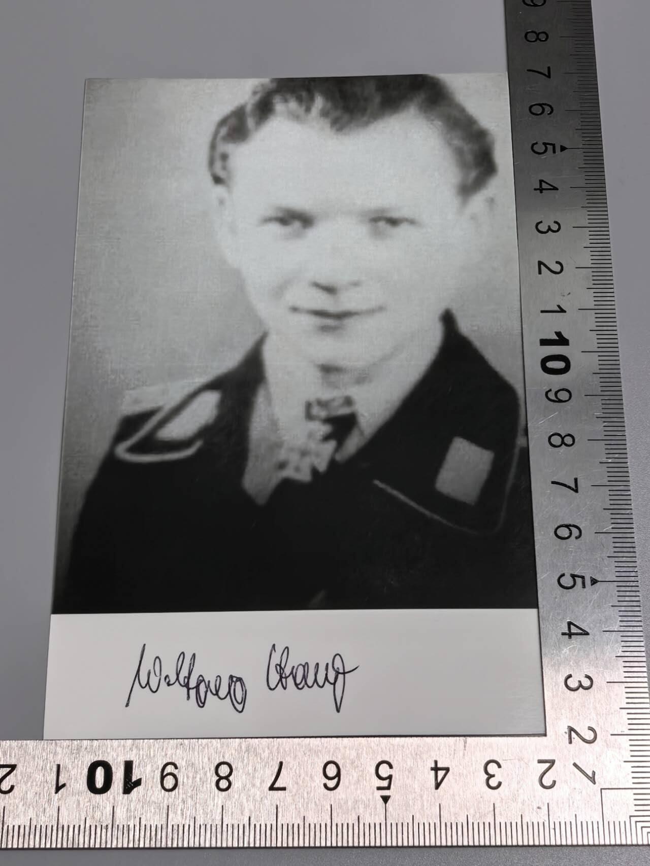 小驴勋章奖章收藏12月27日周六晚六点拍卖（珍爱和平，收藏战争，铭记历史，勿忘国耻，忠党爱国。有偿代拍，送拍规则在简介最后，参拍须阅读规则后再参拍，关系到运费包装发货时效真假辨别等关键信息，拍卖时不再发原图，看大图店主微信码在拍卖店铺介绍里）