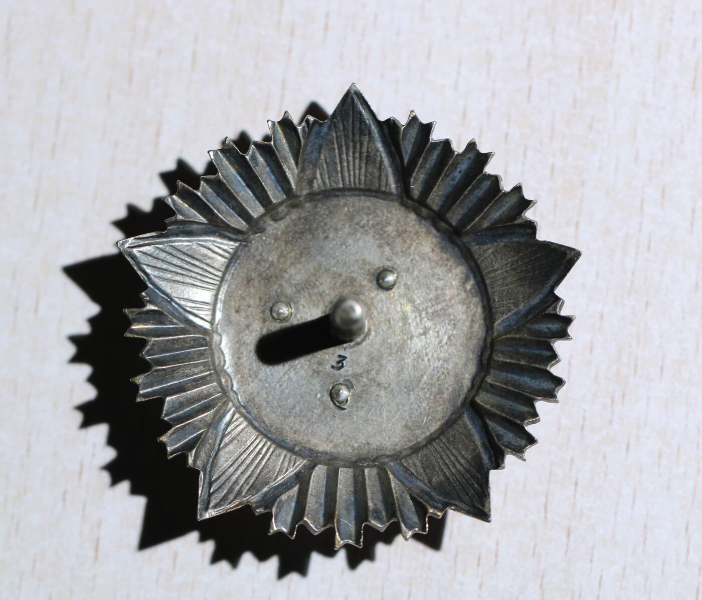 大猫徽章拍卖第285期 蒙古🇲🇳战斗红旗勋章 轮版 个位号段 一处珐琅剥皮