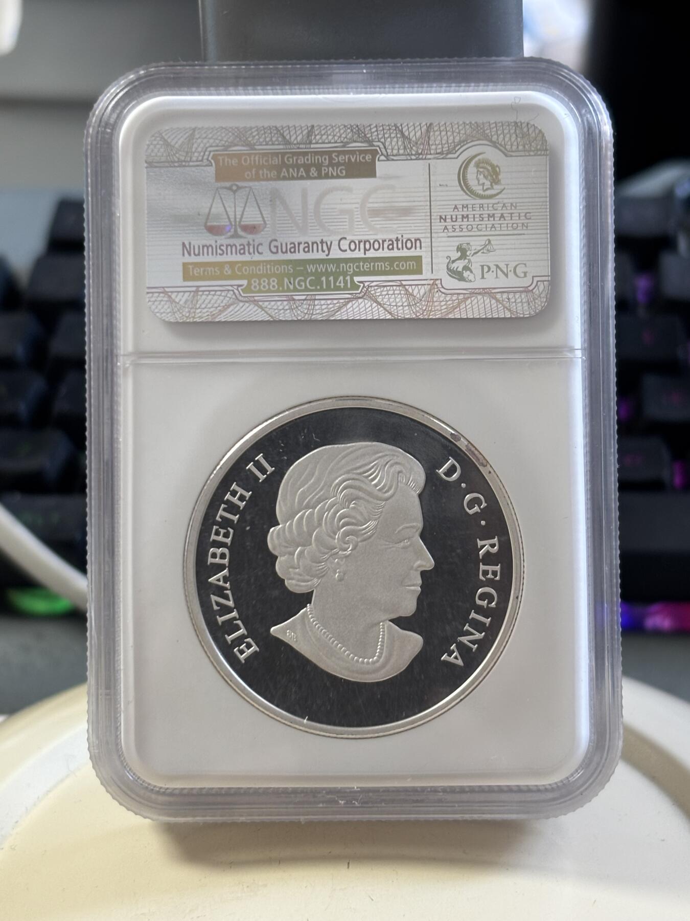 第186期拍卖 加拿大2016年镶嵌意大利威尼斯穆拉诺岛手工制作玻璃小蜗牛NGC评级彩色早期标签69分彩色精制银币9999银1盎司31.39克直径38毫米