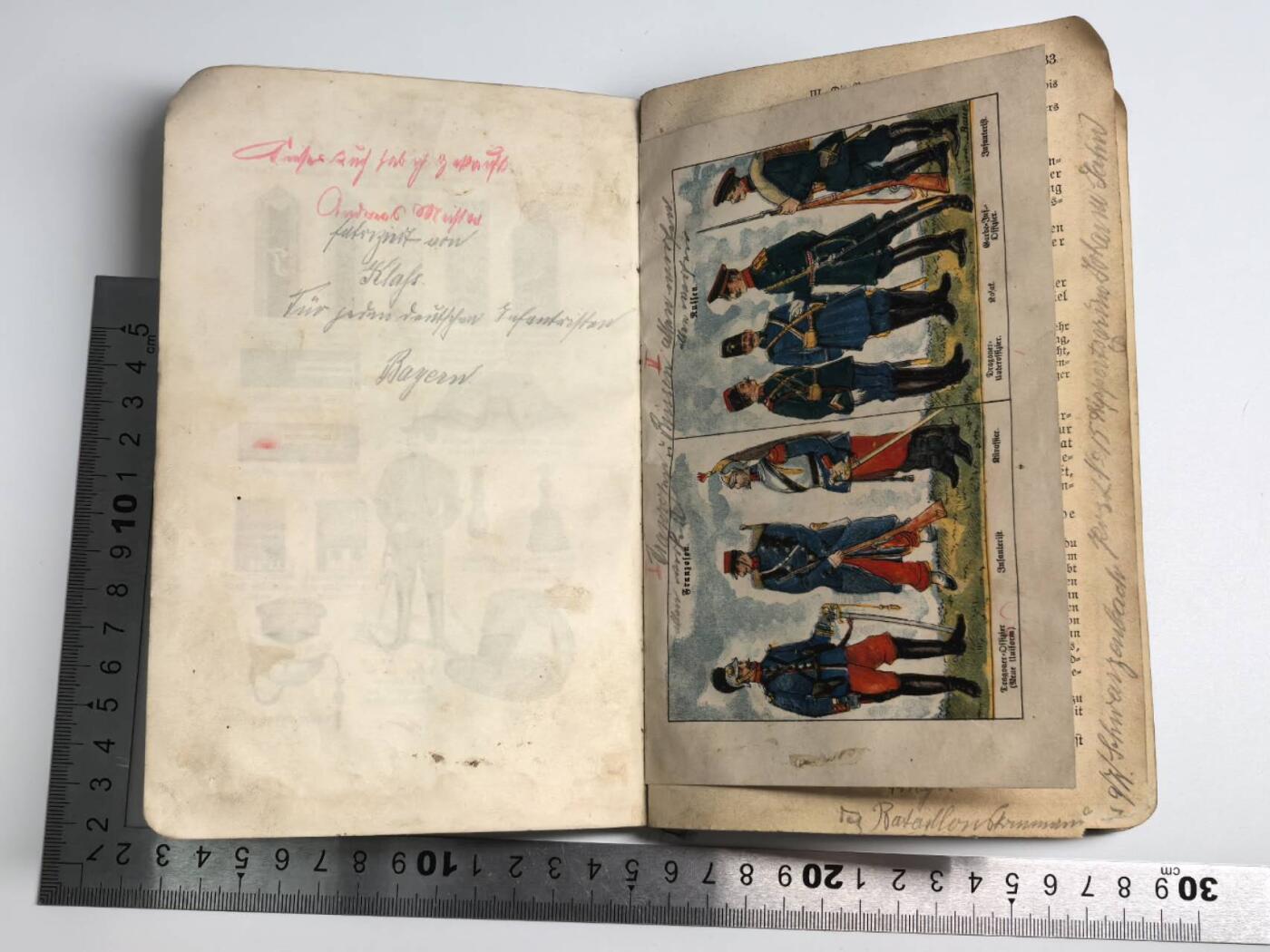 小驴勋章奖章收藏12月27日周六晚六点拍卖（珍爱和平，收藏战争，铭记历史，勿忘国耻，忠党爱国。有偿代拍，送拍规则在简介最后，参拍须阅读规则后再参拍，关系到运费包装发货时效真假辨别等关键信息，拍卖时不再发原图，看大图店主微信码在拍卖店铺介绍里） 《好同志学习一本通》