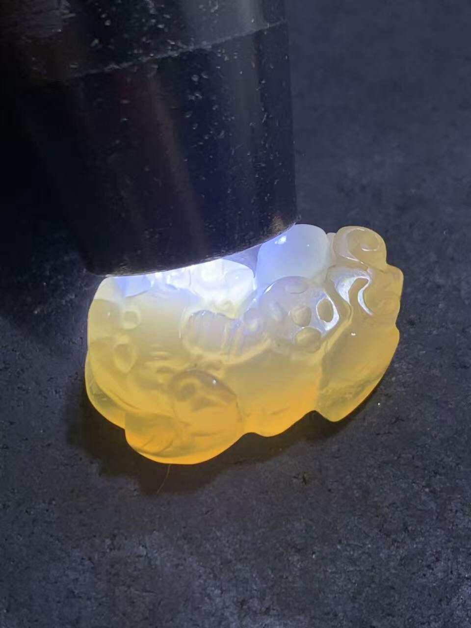 高玉化巴西玛瑙雕刻貔貅通货吊坠一个！。