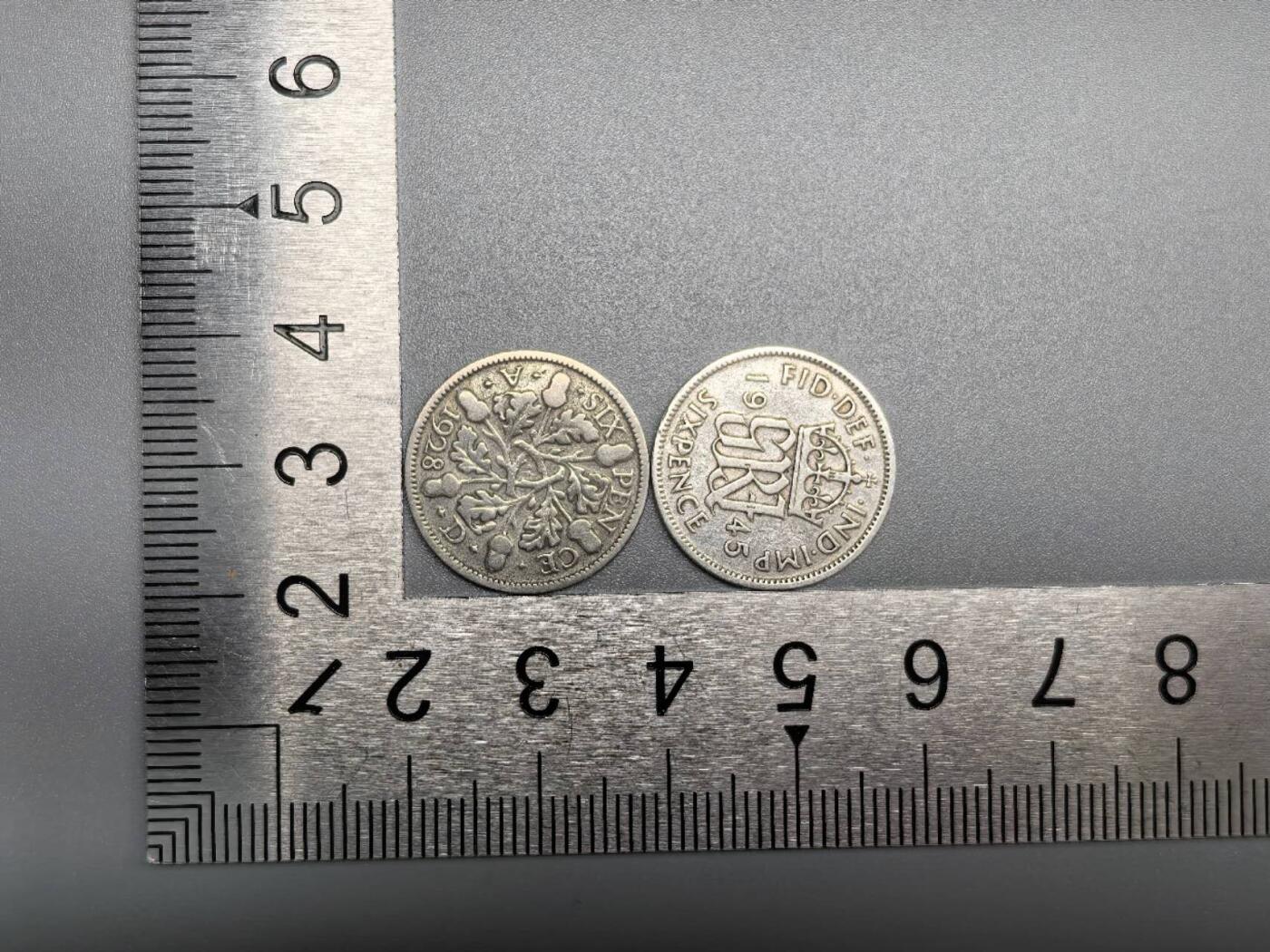 小驴勋章奖章收藏12月27日周六晚六点拍卖（珍爱和平，收藏战争，铭记历史，勿忘国耻，忠党爱国。有偿代拍，送拍规则在简介最后，参拍须阅读规则后再参拍，关系到运费包装发货时效真假辨别等关键信息，拍卖时不再发原图，看大图店主微信码在拍卖店铺介绍里） 英国六便士银币