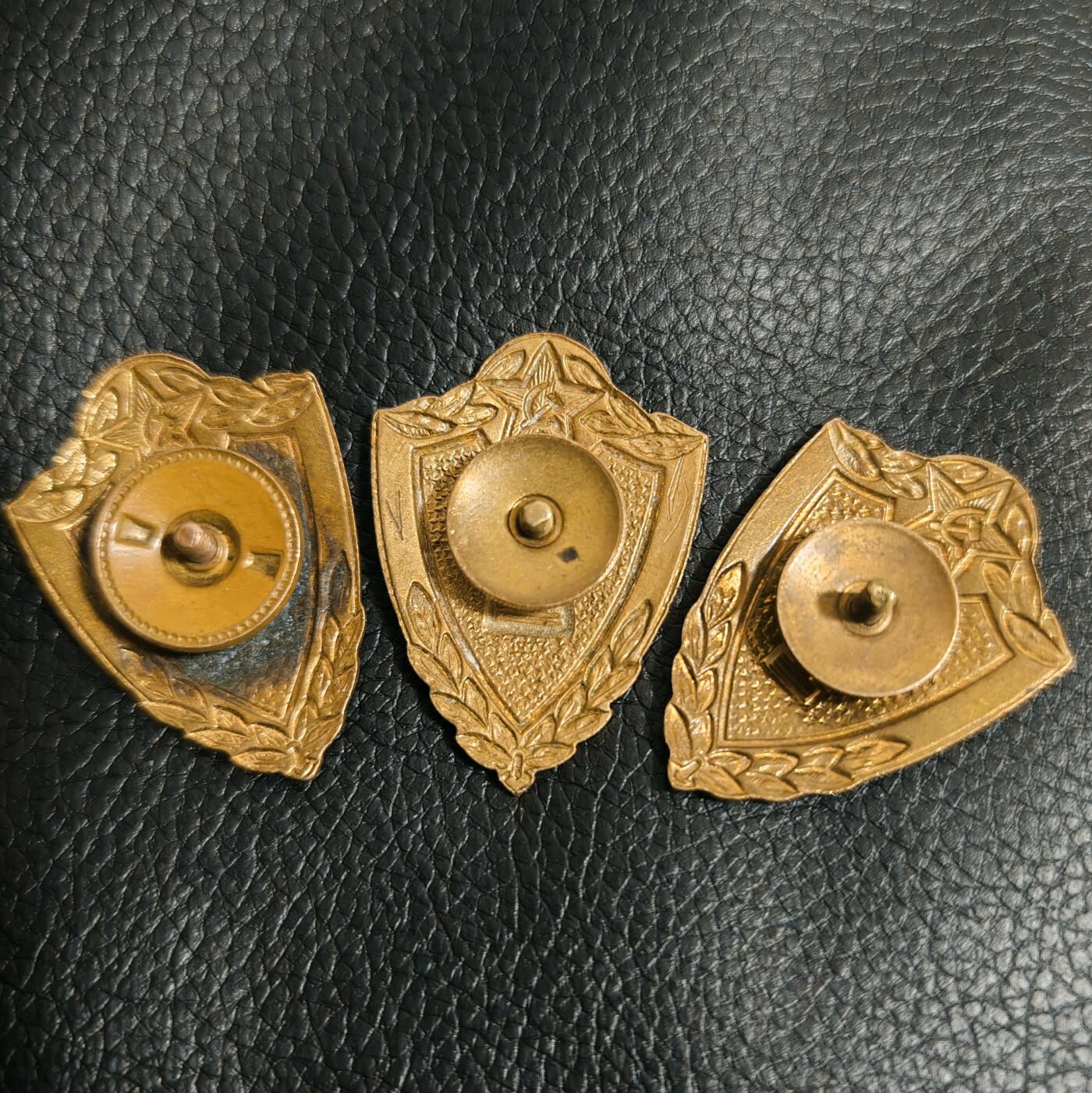 时顺第二十八拍 苏联士兵技能等级证章一组一二三级，早期铜制珐琅