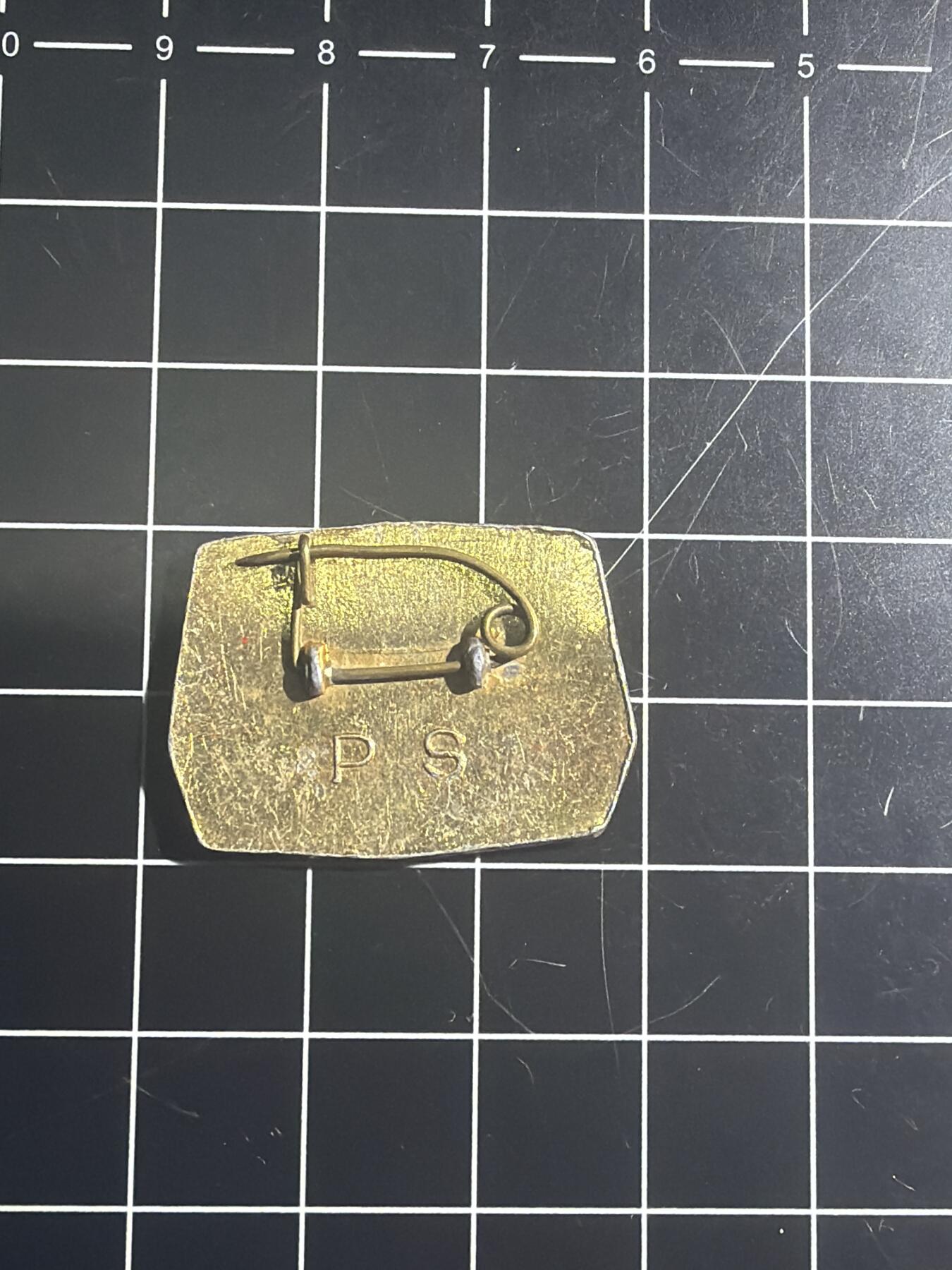 古冰库章牌勋赏收藏0起拍卖 全国合作教育纪念章