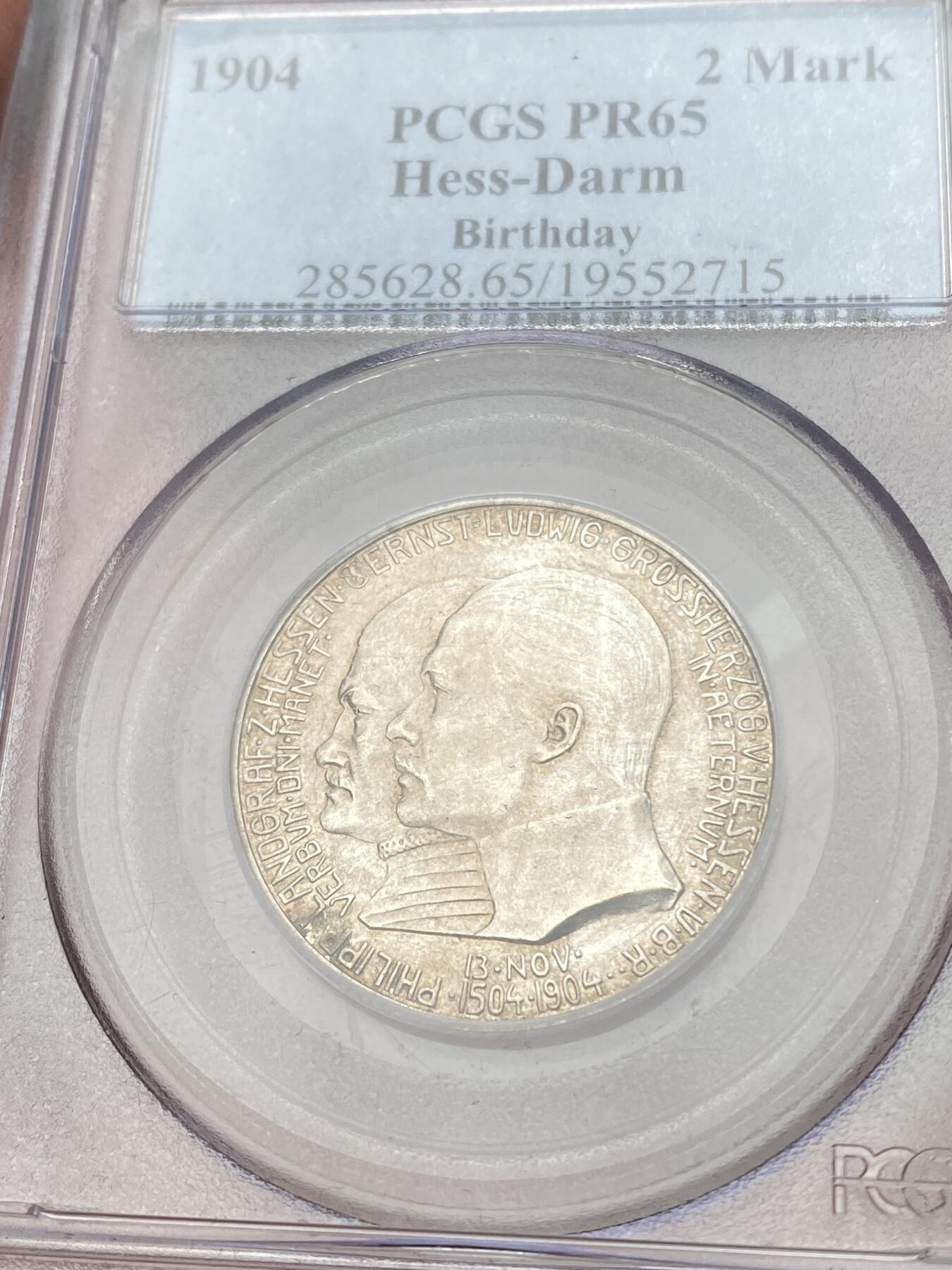 万国钱币拍卖第058期（万国新年大拍） PCGS PR65 1904年德国黑森-达姆斯塔特诞辰纪念精制2马克  原味BU银霜喷砂质感 PCGS老盒典藏级
