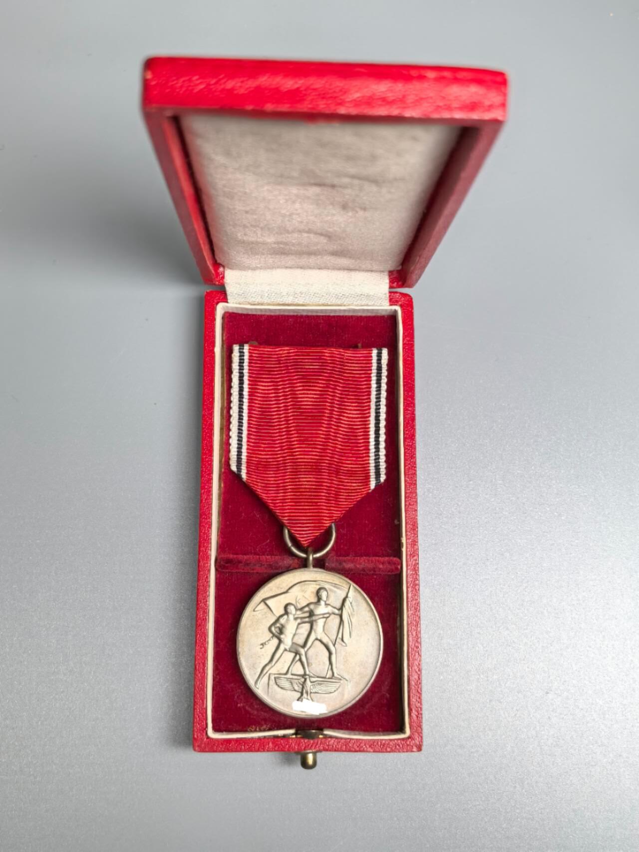 小驴勋章奖章收藏12月27日周六晚六点拍卖（珍爱和平，收藏战争，铭记历史，勿忘国耻，忠党爱国。有偿代拍，送拍规则在简介最后，参拍须阅读规则后再参拍，关系到运费包装发货时效真假辨别等关键信息，拍卖时不再发原图，看大图店主微信码在拍卖店铺介绍里）