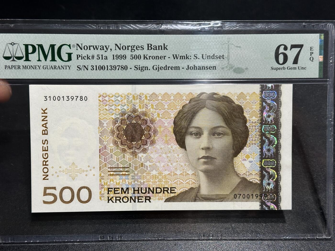 《外钞收藏家》第五百九十七期（年底收官场）（本平台长期征集拍品、欢迎藏友们联系合作） 1999年挪威500克朗  PMG67 初版