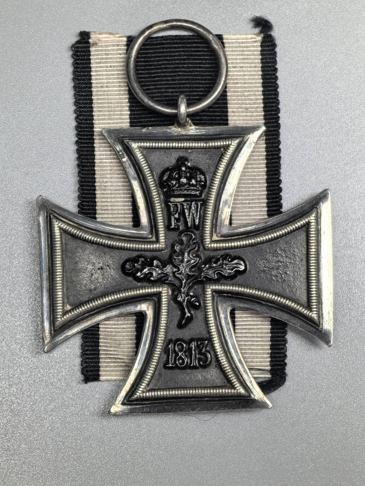 小驴勋章奖章收藏12月27日周六晚六点拍卖（珍爱和平，收藏战争，铭记历史，勿忘国耻，忠党爱国。有偿代拍，送拍规则在简介最后，参拍须阅读规则后再参拍，关系到运费包装发货时效真假辨别等关键信息，拍卖时不再发原图，看大图店主微信码在拍卖店铺介绍里） 一战二级铁十字勋章，铁质核心黑漆，好品