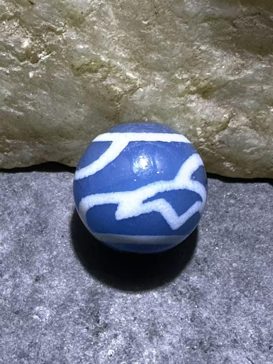 仅此一颗，精美藏传蓝玉髓水莲花天珠一颗，。