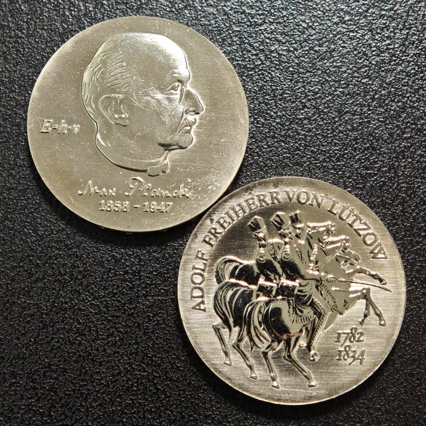 【德藏】世界币章拍卖第159期(元旦专场拍卖) 2枚一组 1983年 东德理论物理学家马克斯·普朗克诞辰125周年5马克纪念镍币 1984年 东德阿道夫·冯·吕措将军逝世150周年5马克纪念镍币 品相极佳